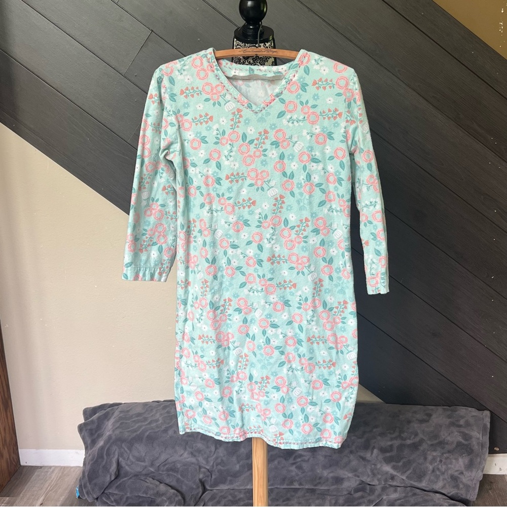 💥🍒Handmade Floral V-Neck Nightgown💥🍒‎